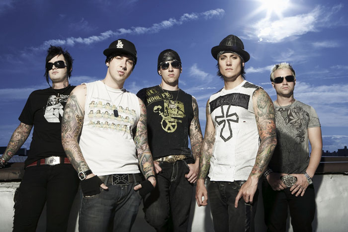 74528_A7X%203[1].jpg
